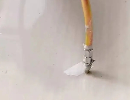 桓台瓷砖空鼓维修公司专业解答在瓷砖铺贴过程中，如果使用的砂料过粗（如全部使用了粗砂），可能会导致以下问题