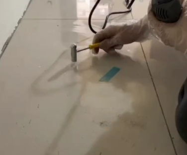 桓台瓷砖开裂维修公司专业分享瓷砖在铺贴前如果没有沥干水分，将会导致以下问题