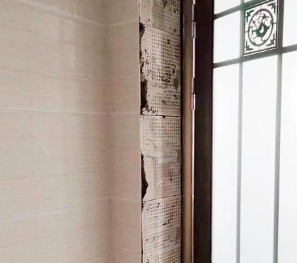 桓台瓷砖空鼓免砸砖维修公司分享吸水砖泡水时间不够或过长都会对瓷砖铺贴效果产生影响